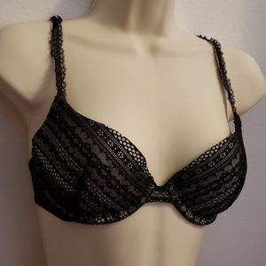 Victoria's Secret 32D Lined Demi Lace Bra